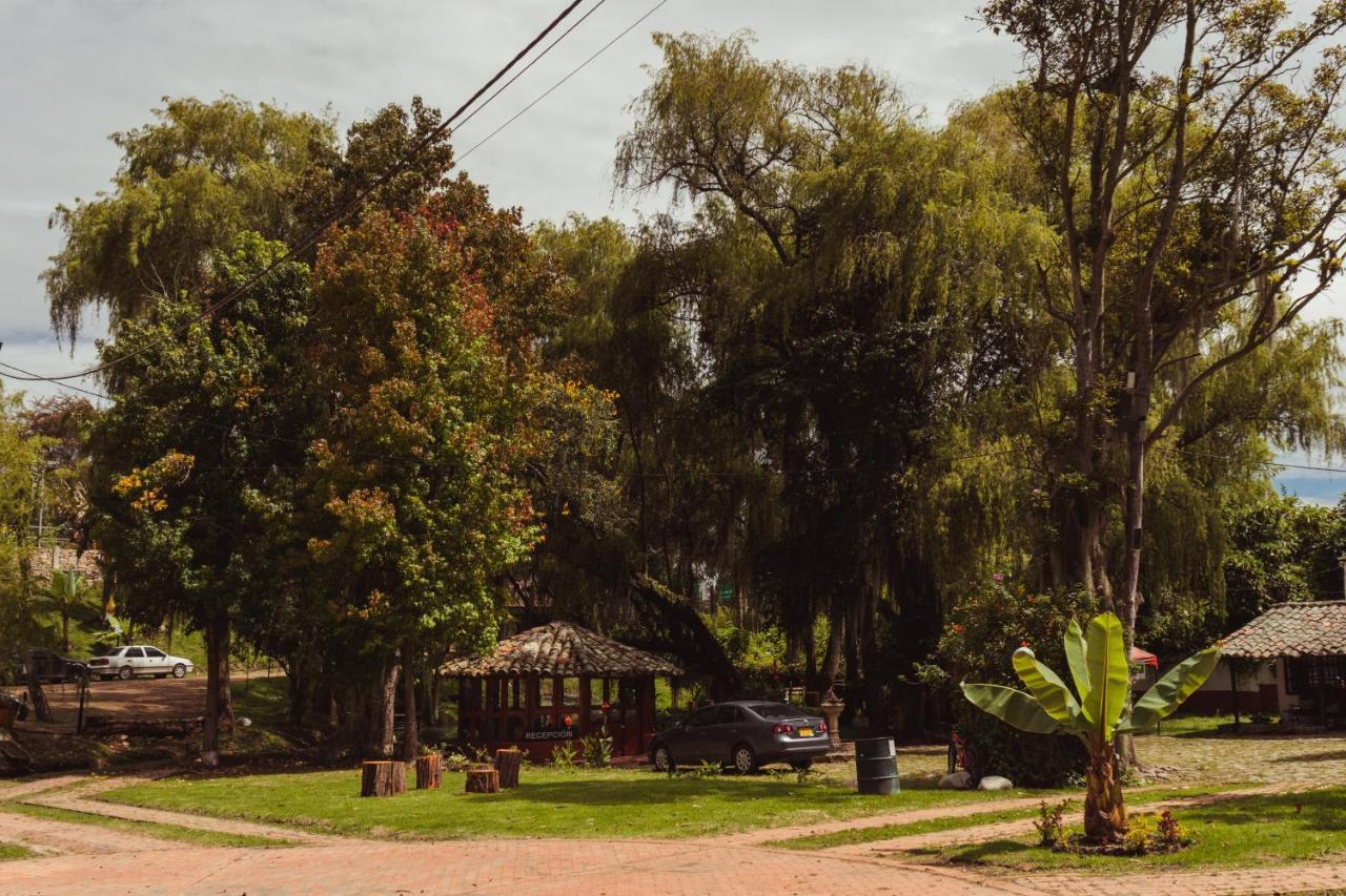 Hotel Y Centro De Convenciones Pueblito De Yerbabuena Paraiso Natural Chía Kültér fotó